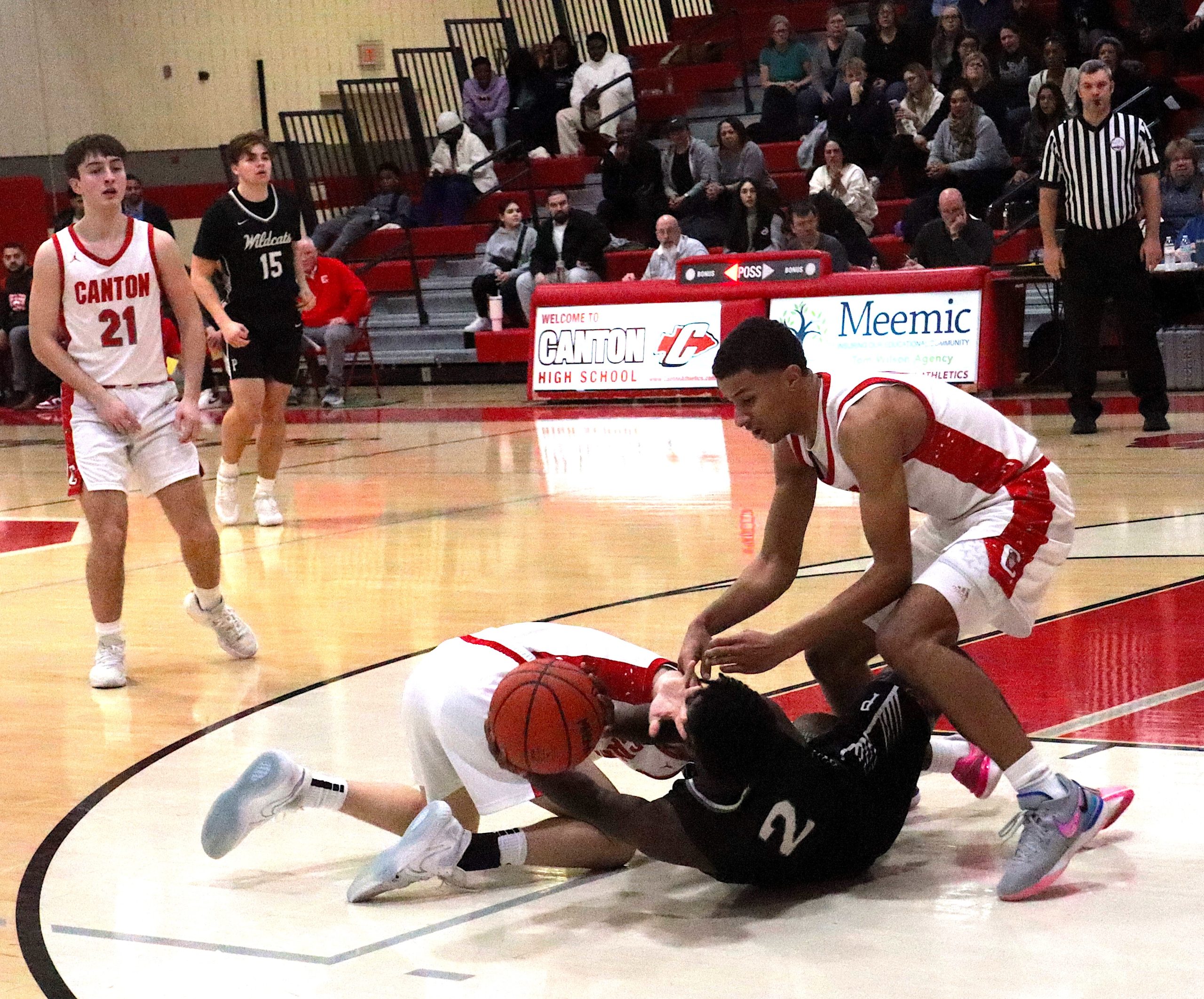 Dist6 - Social House News Players from both team battle for a loose ball Wednesday night.