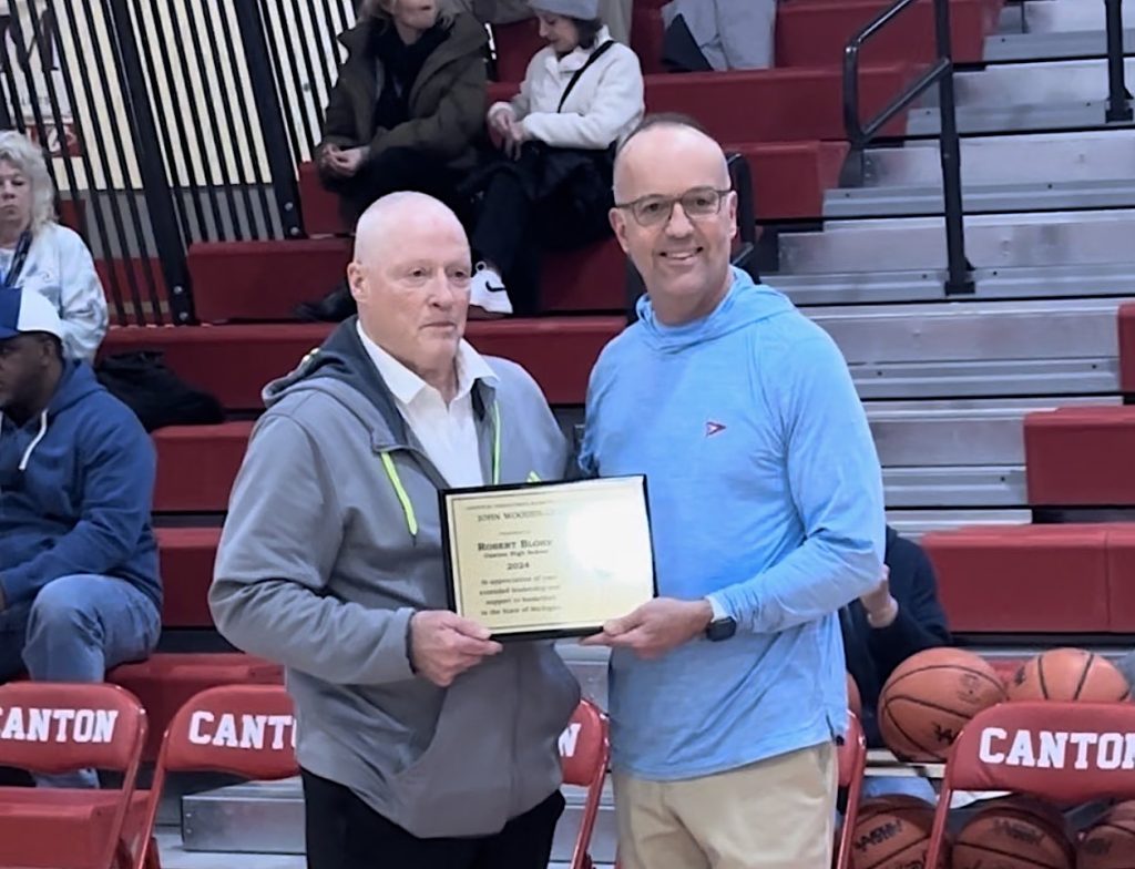 Basketball Coaches Association of Michigan Executive Director Dan Young presents the John Wooden Legacy Award to Bob Blohm.