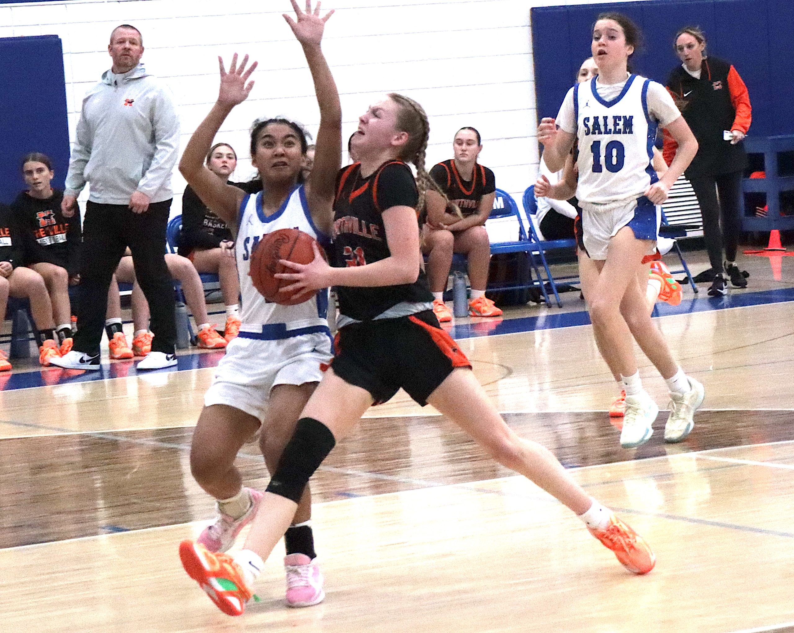 NVsalem7 - Social House News Sophia Fraas is guarded by Noelle Martinez