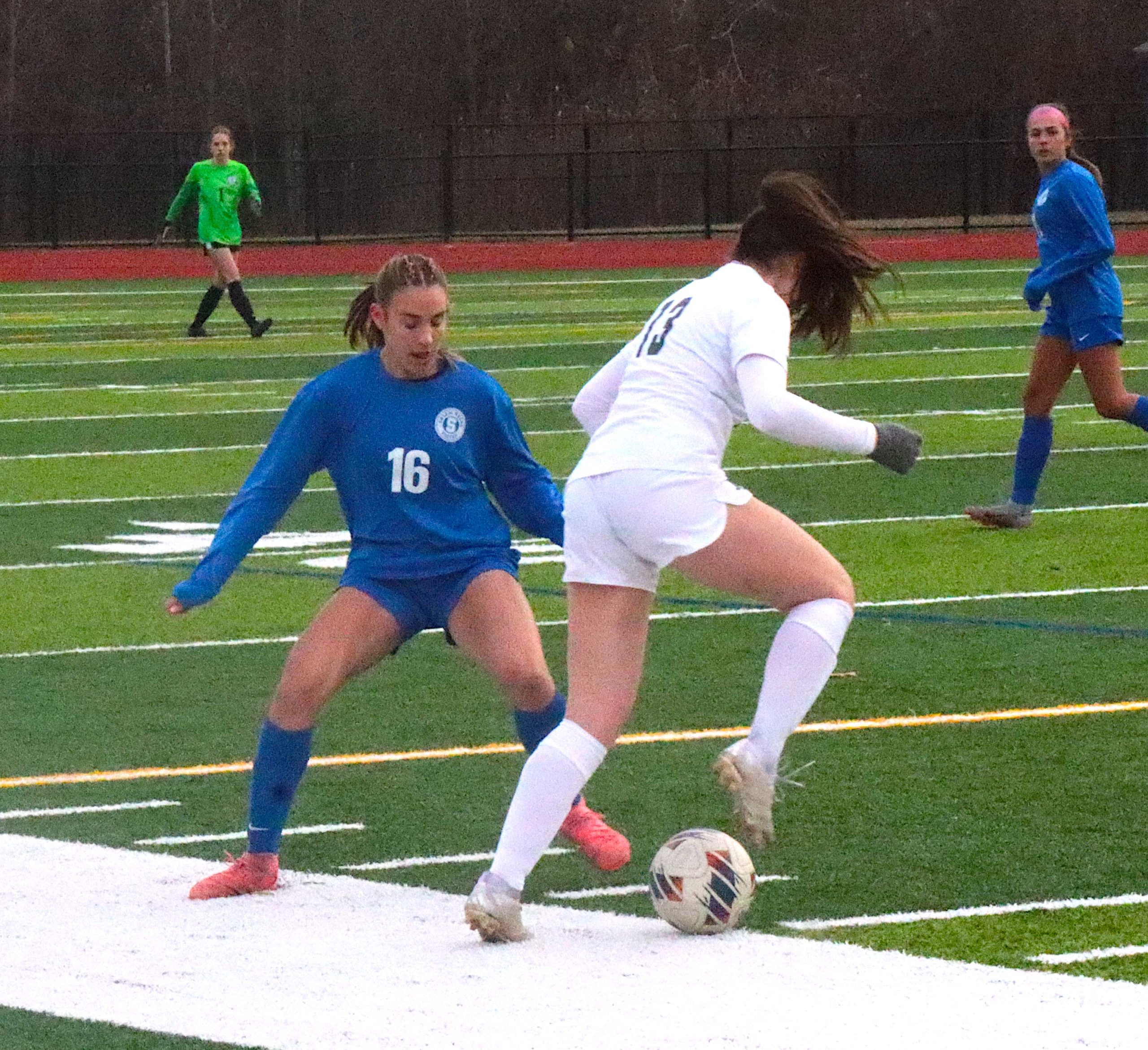 SalemSLE1 - Social House News Salem senior defender Isabelle Prantera makes life difficult for East captain Meredith Pagette
