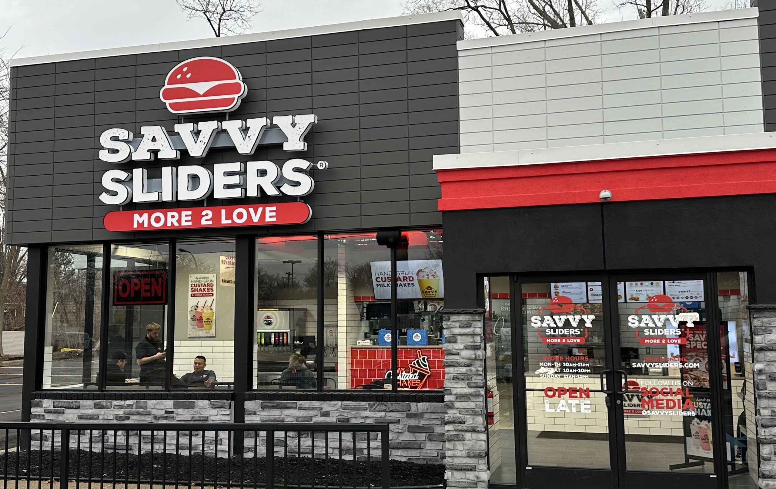 SavvySlidee4 - Social House News