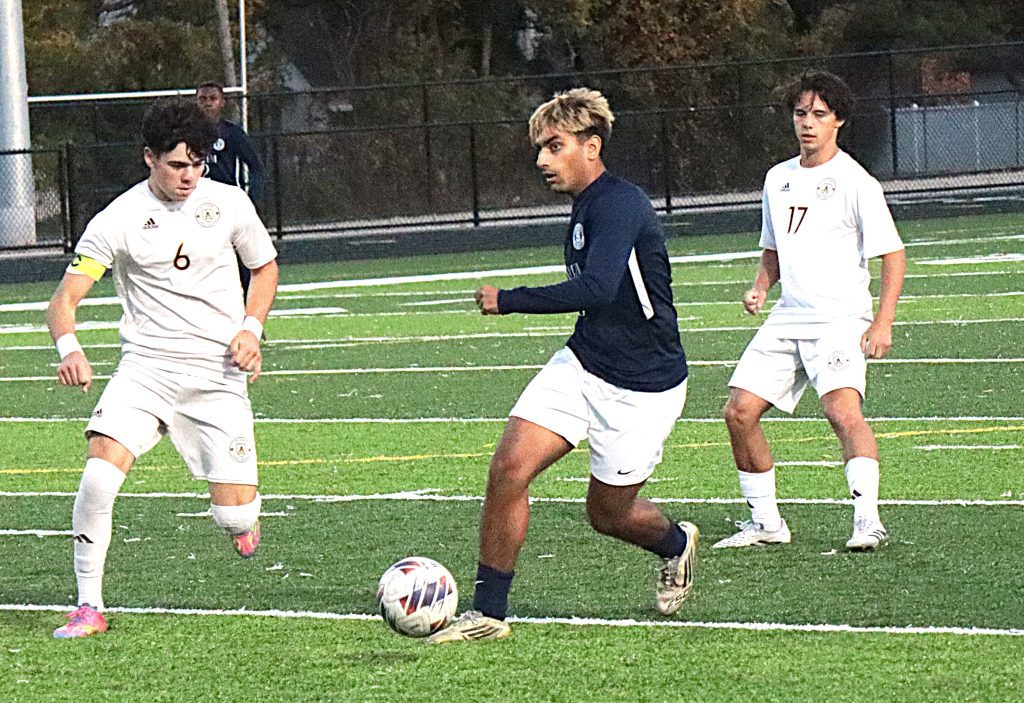 Salem senior Shom Mann dribbles through a pair of Adams defenders.