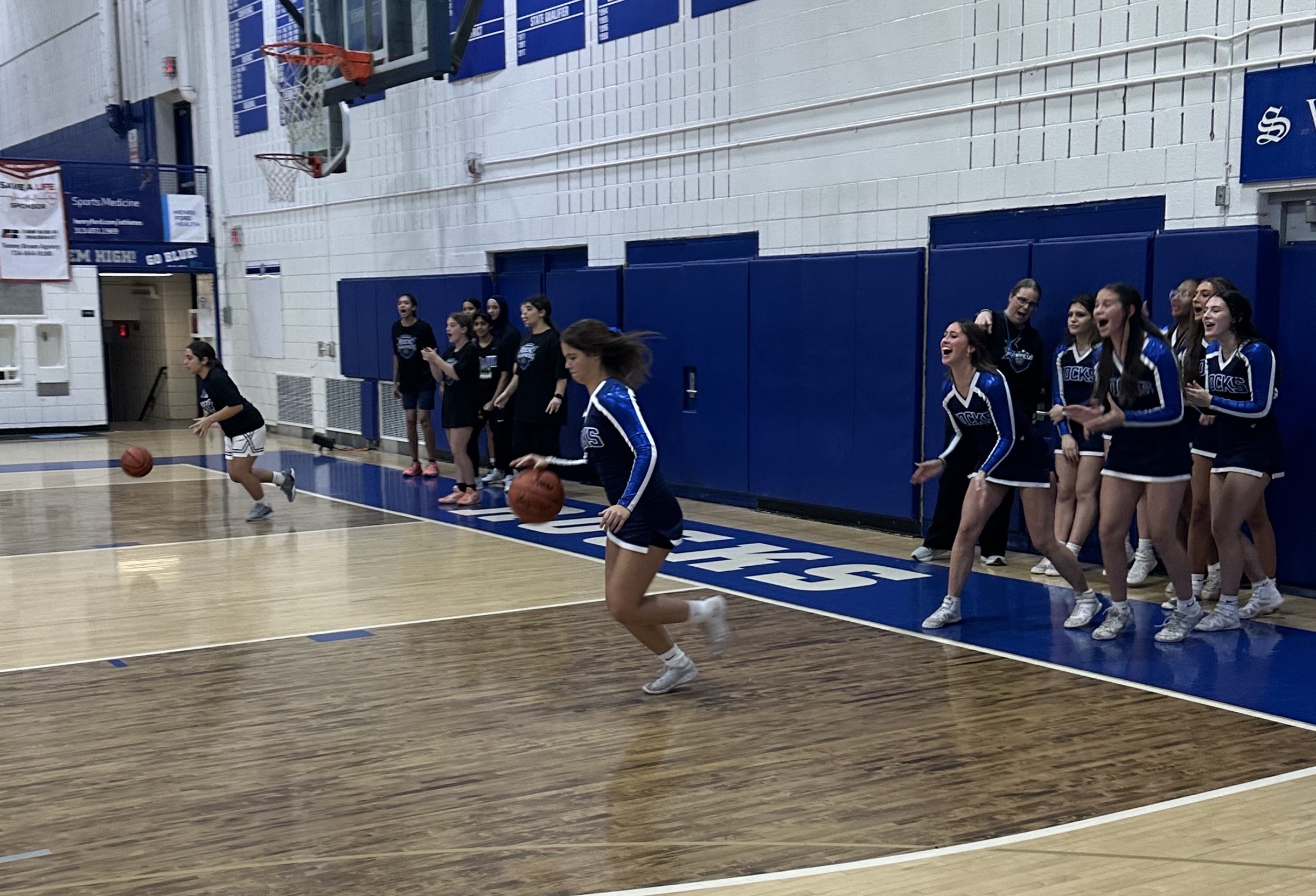 Salem hoops team tips off year with epic Rock Madness event