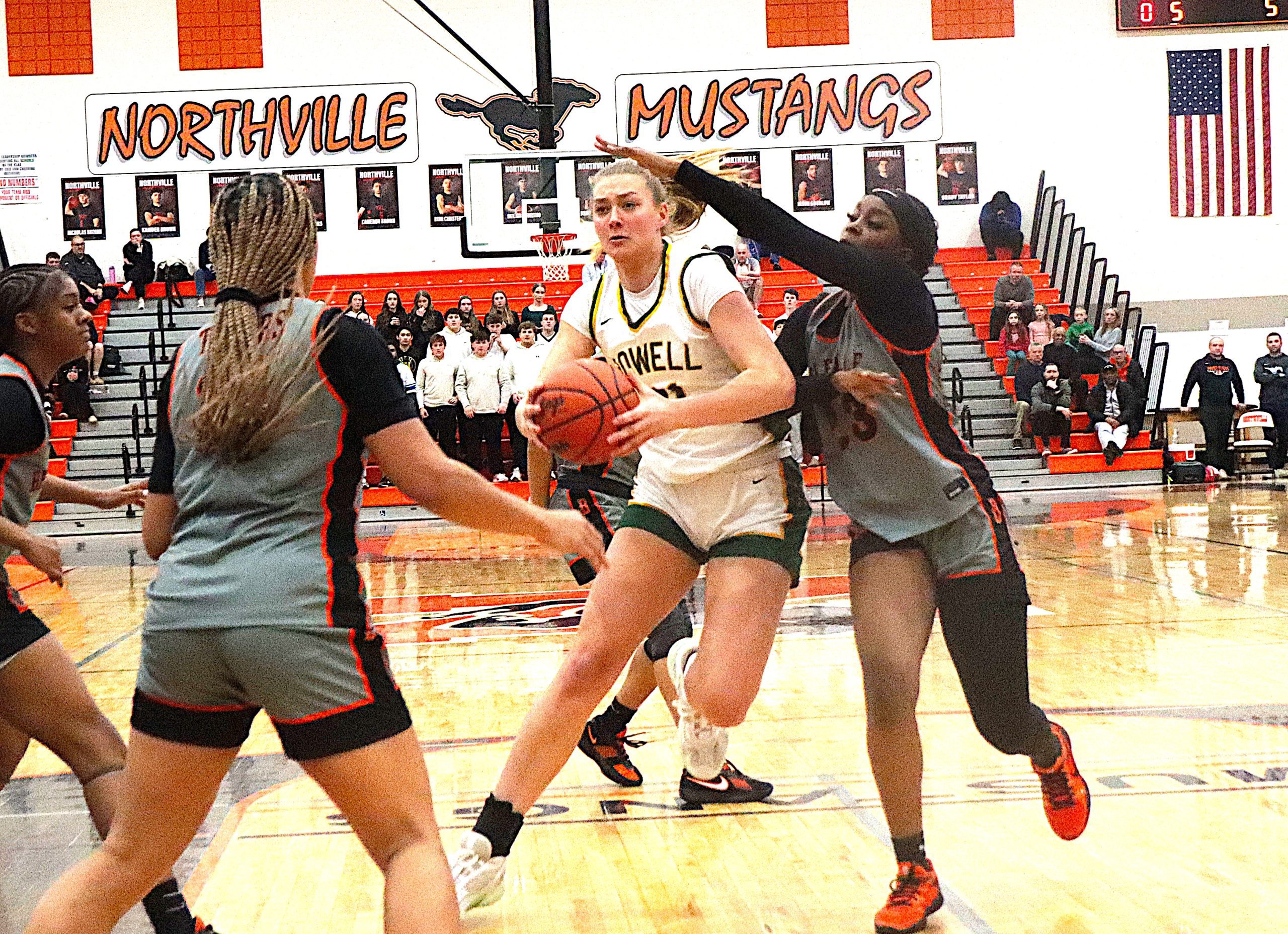 Howell makes statement against No. 1 Tigers, winning 59-51